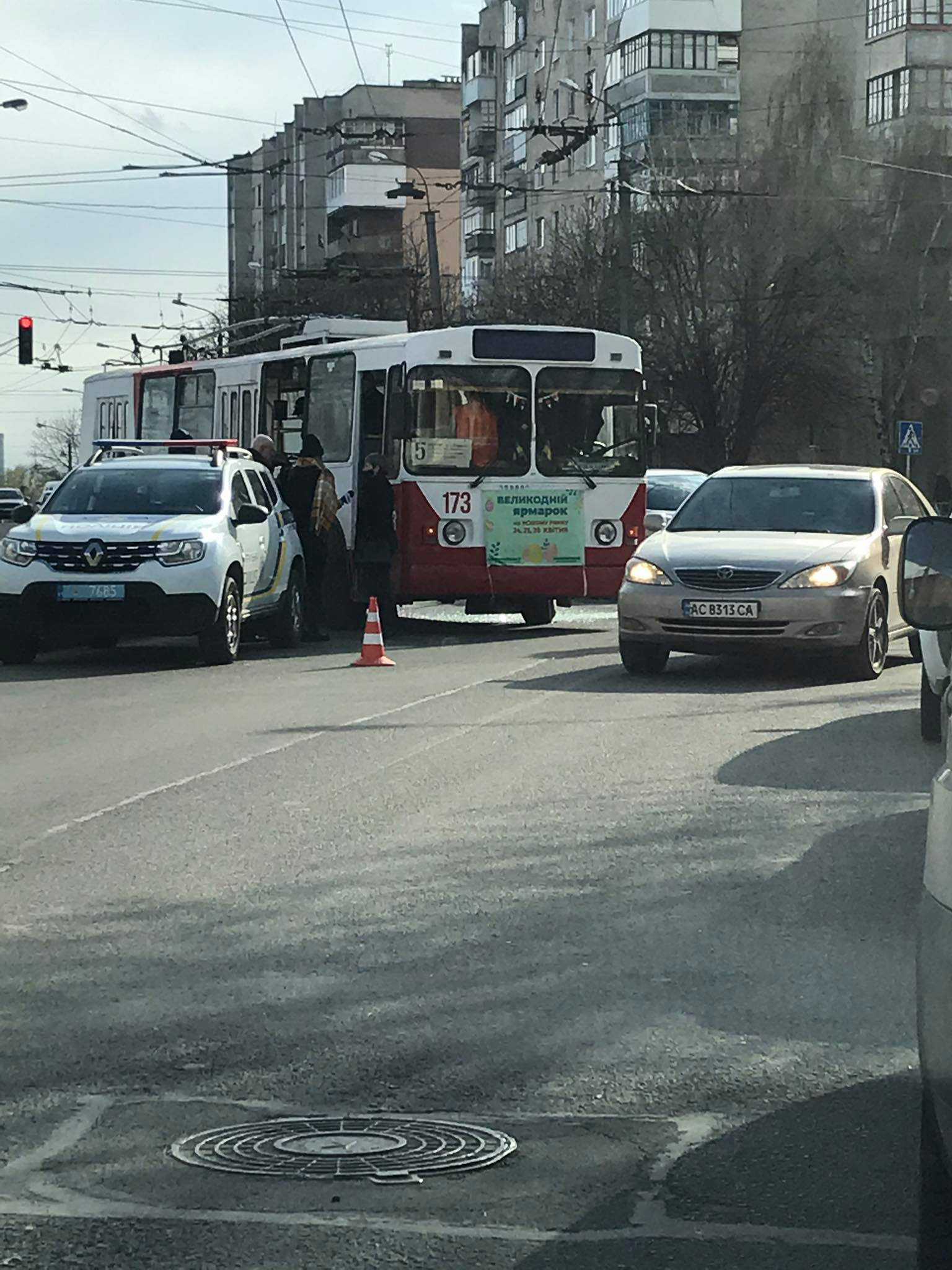 У Луцьку - ДТП за участю тролейбуса (відео)
