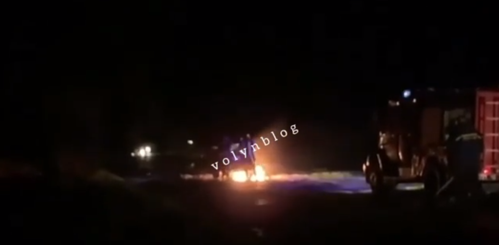 Вогонь знищив салон і всі вікна: на Волині автомобіль загорівся на ходу
