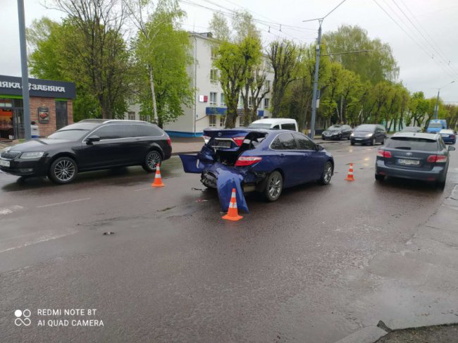 У центрі Луцька зіткнулися дві автівки (фото)