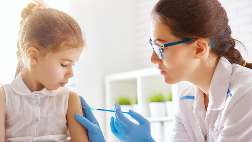 У ЄС почнуть вакцинацію дітей та підлітків
