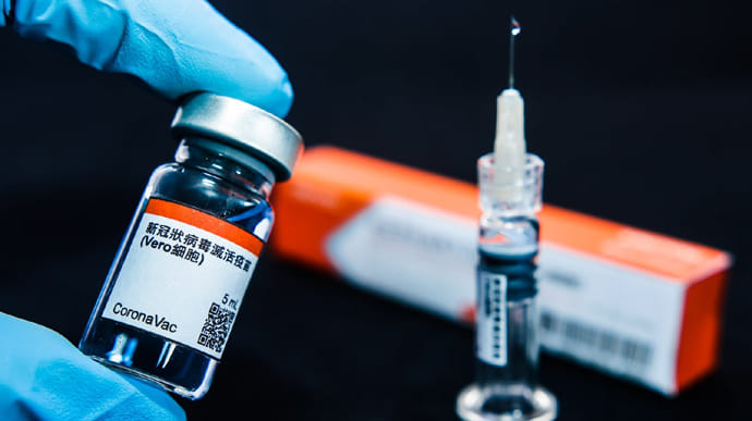 Україна отримала чергові пів мільйона доз вакцини CoronaVac