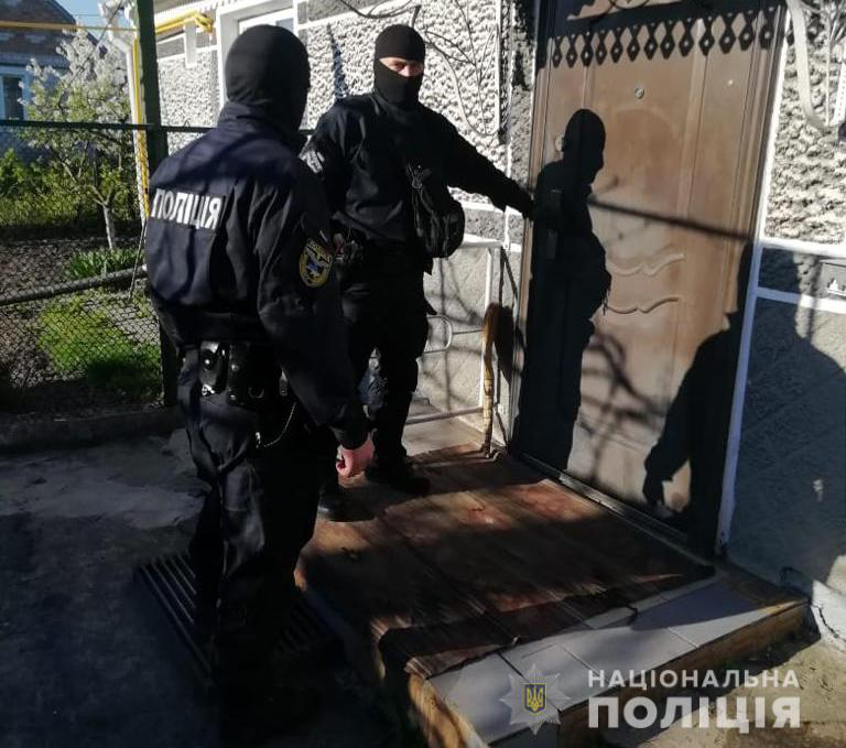 Наркотики, крадені речі, зброя: у Володимирі – масштабні обшуки (фото, відео)