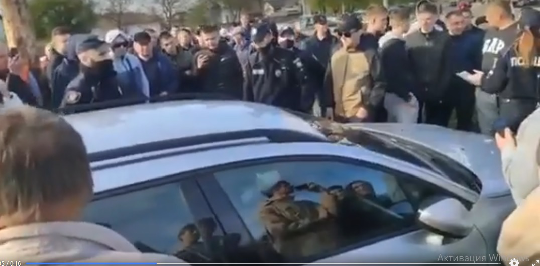 На авторинку в Луцьку – розбірки з поліцією (відео)