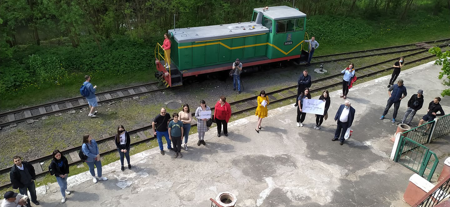 У Луцьку вийшли на мітинг, аби врятувати дитячу залізницю (фото)