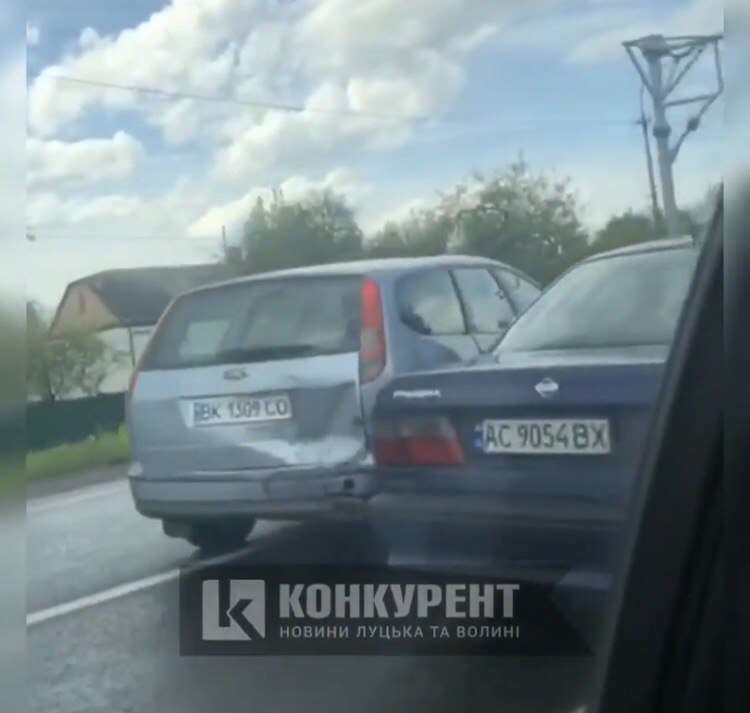 У Сирниках зіткнулися три автівки (відео)