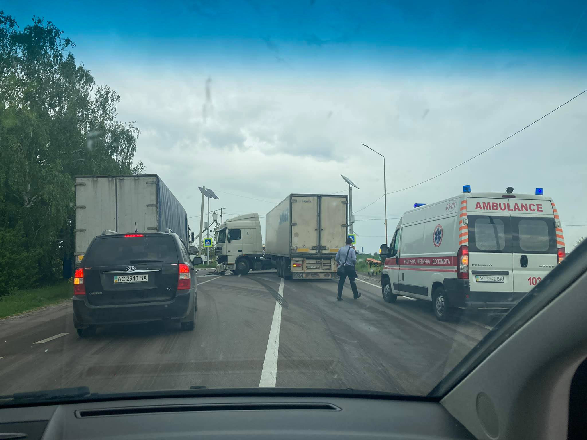 На трасі Луцьк-Львів – аварія: зіткнулися «ауді» та вантажівка (фото)
