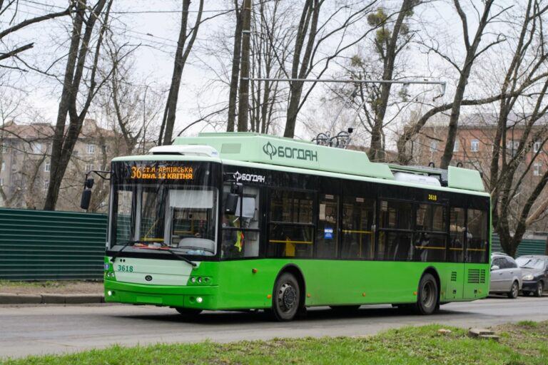 Харків отримав ще чотири автобуси від луцького «Богдана»