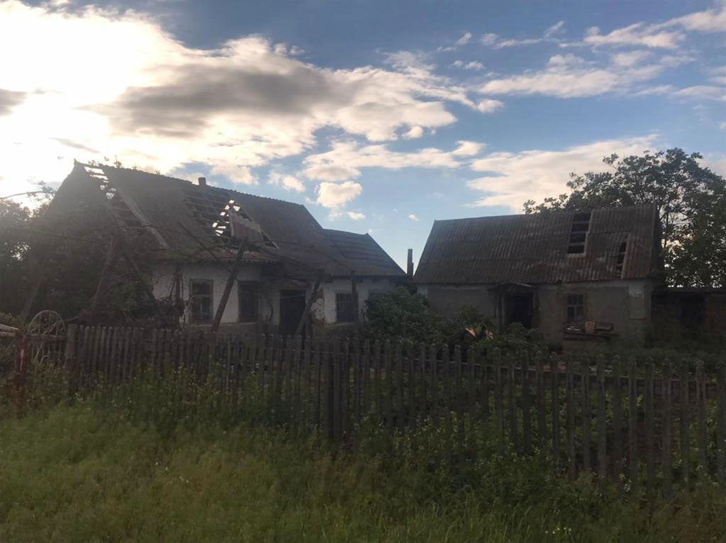 На Херсонщині пронісся торнадо: пошкоджені паркани та дахи будинків