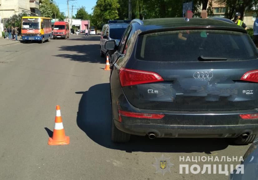 Раптово вибігла на дорогу: в Луцьку авто збило 14-річну школярку (фото)