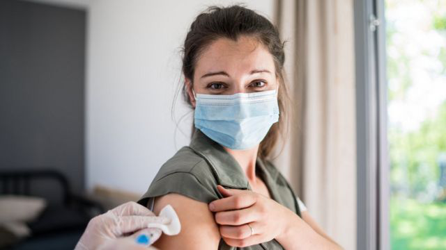 Скільки українців скаржилися на побічні ефекти після вакцинації