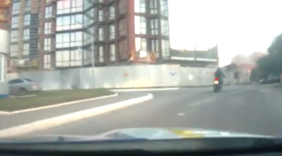 У Луцьку патрульні ловили порушника на мотоциклі (відео)