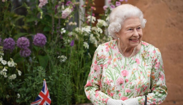 Королева Британії посвятила у лицарі розробників COVID-вакцини