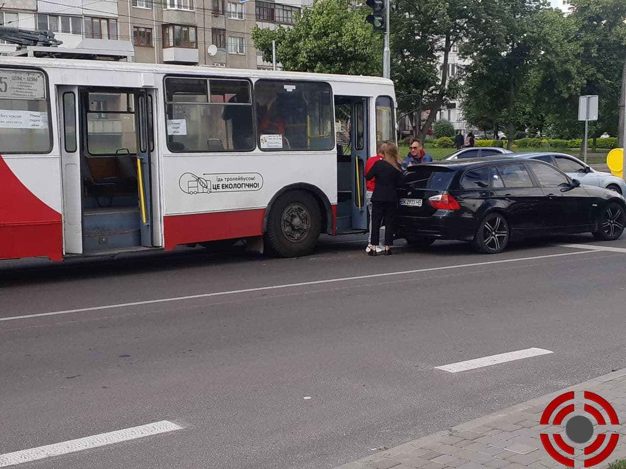 У Луцьку зіткнулися легковик і тролейбус (фото)