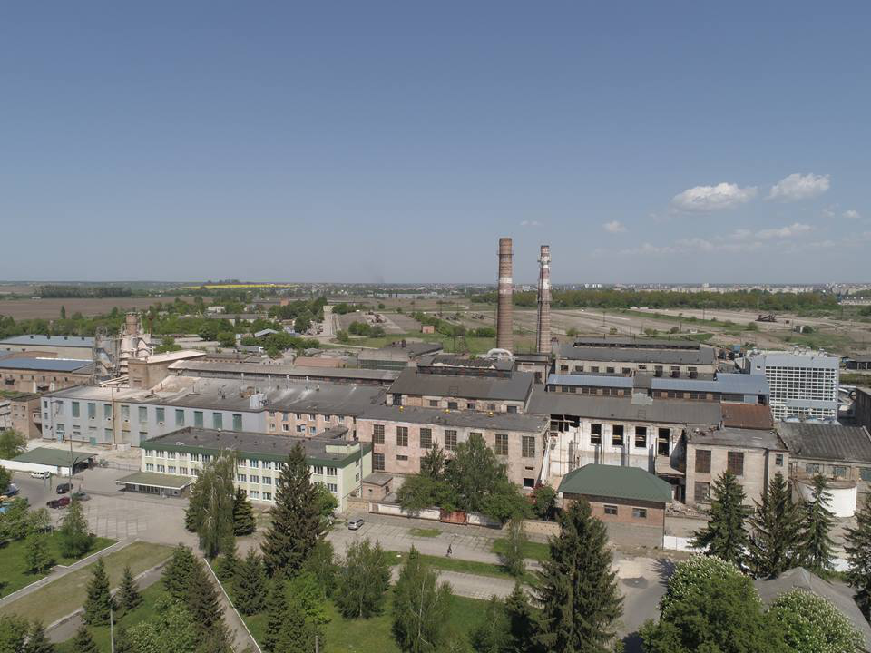 Екологи перевірили цукровий завод у Луцьку: кажуть, смердить не він (деталі)