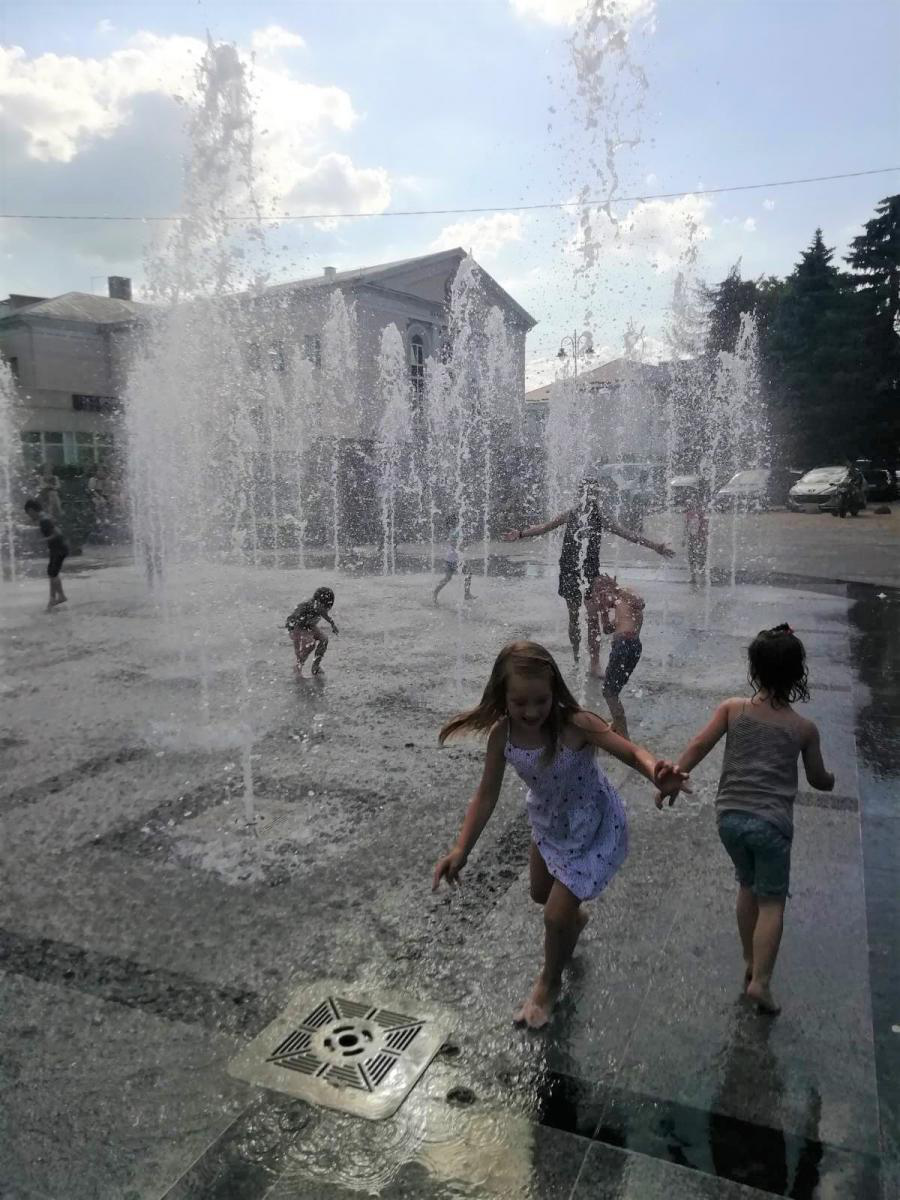Світломузичний фонтан у центрі Луцька працюватиме не лише у вихідні (фото)