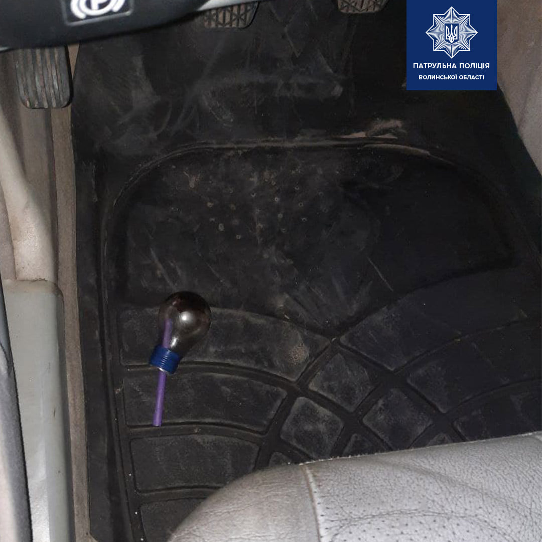 «Покурив лампочку»: у Луцьку зловили водія «під кайфом» (фото)