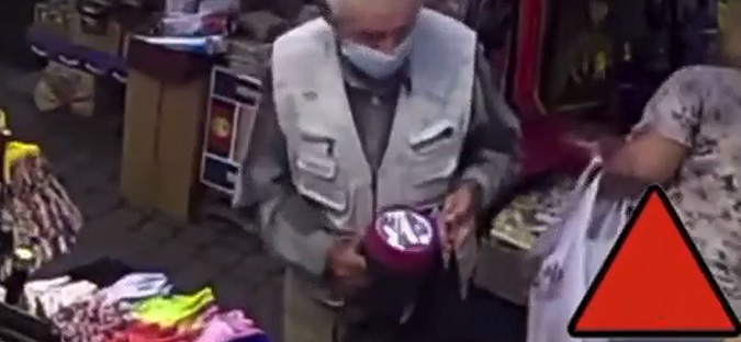 У Володимирі розшукують діда, який поцупив ліхтар на ринку (відео)