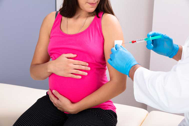Чи можна колоти другу дозу COVID-вакцини, якщо жінка завагітніла