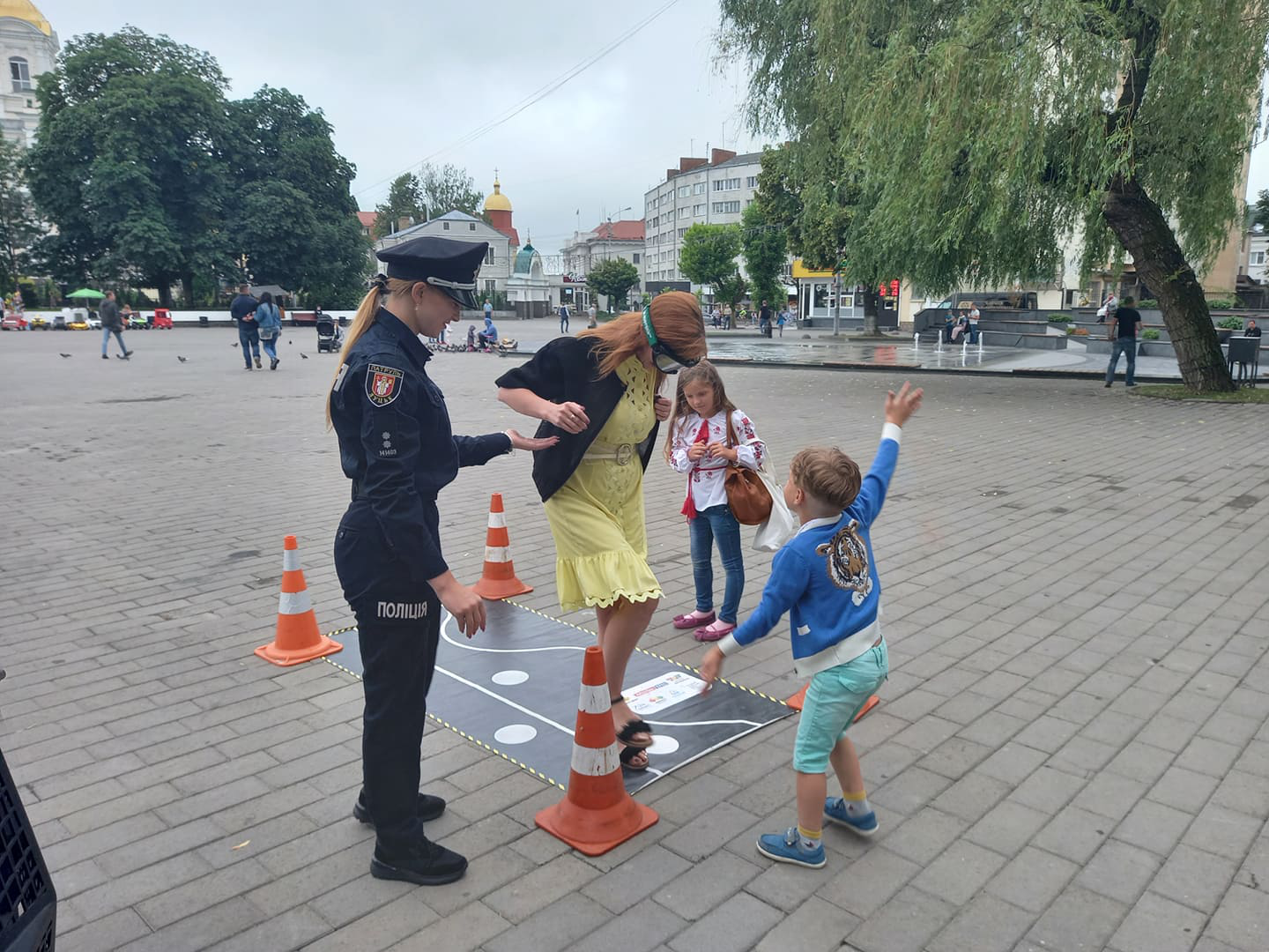 У центрі Луцька святкують День національної поліції: що можна спробувати (фото)