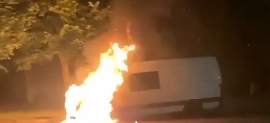 У Луцьку на Соборності вночі горіло авто (фото, відео)