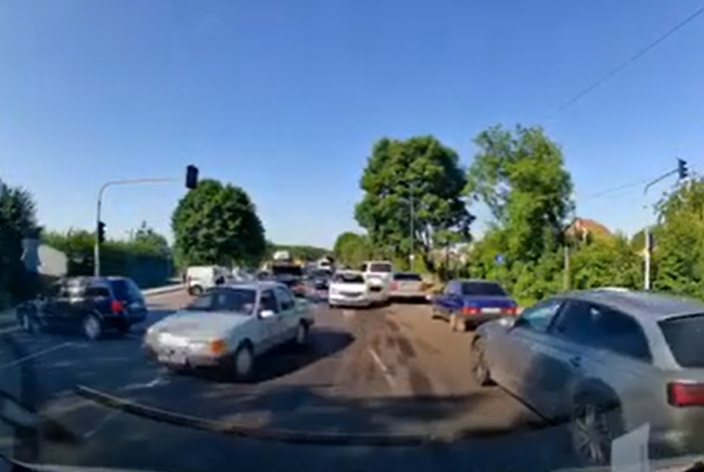 Водій – в комі: у Рованцях – ДТП на перехресті (відео, оновлено)