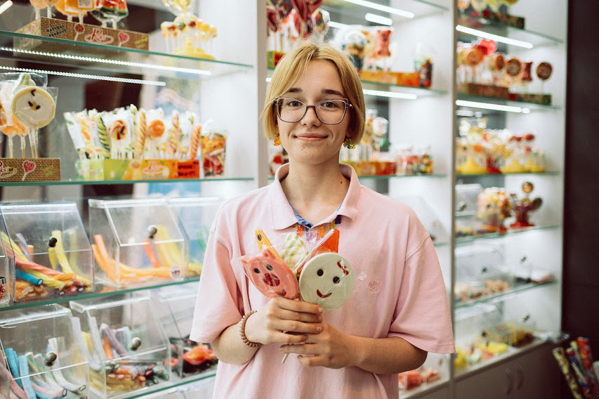 У «Промені» працює крамничка з оригінальними солодощами*