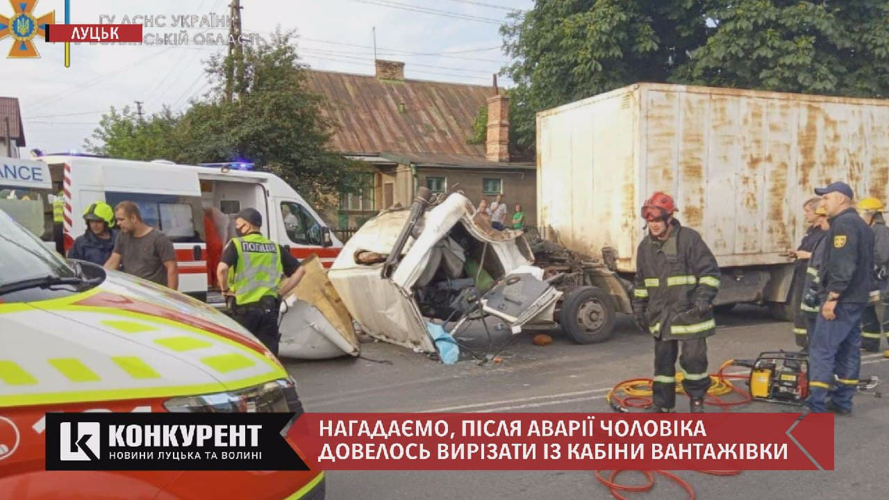 ДТП на Володимирській: у лікарні помер водій DAF, якого з кабіни вирізали рятувальники (відео)