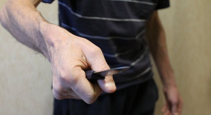 Встромив ніж у спину сусіда: волинянина посадили на 5 років