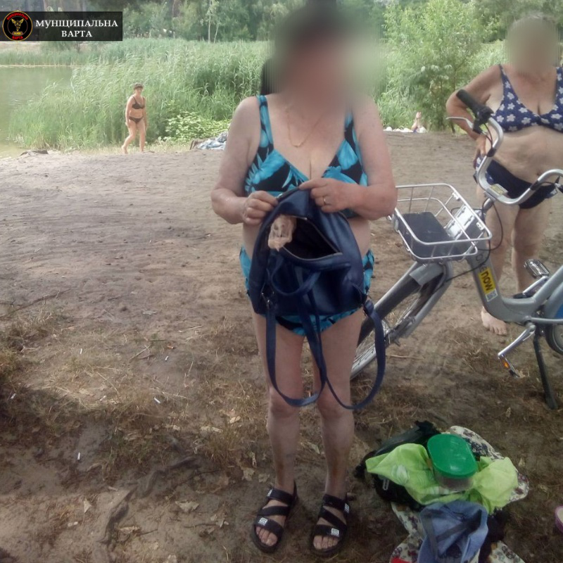 У Києві жінка, яку водолази шукали 2 години, сама підійшла до них і запитала, що сталось