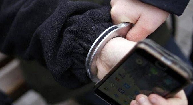 У Володимирі-Волинському за день зловили двох крадійок телефонів