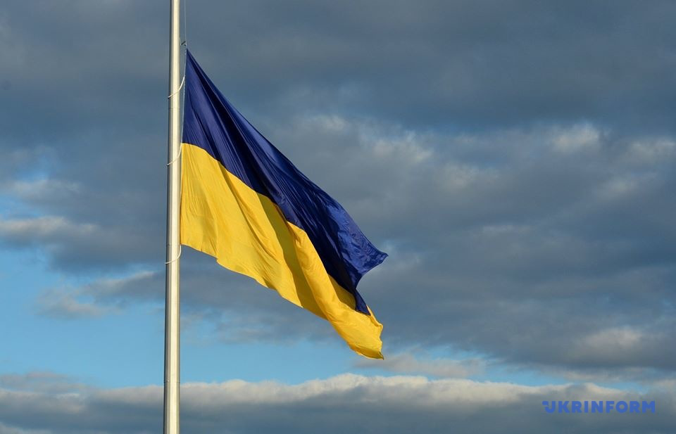 До Дня Незалежності в Луцьку не буде порваних і брудних прапорів