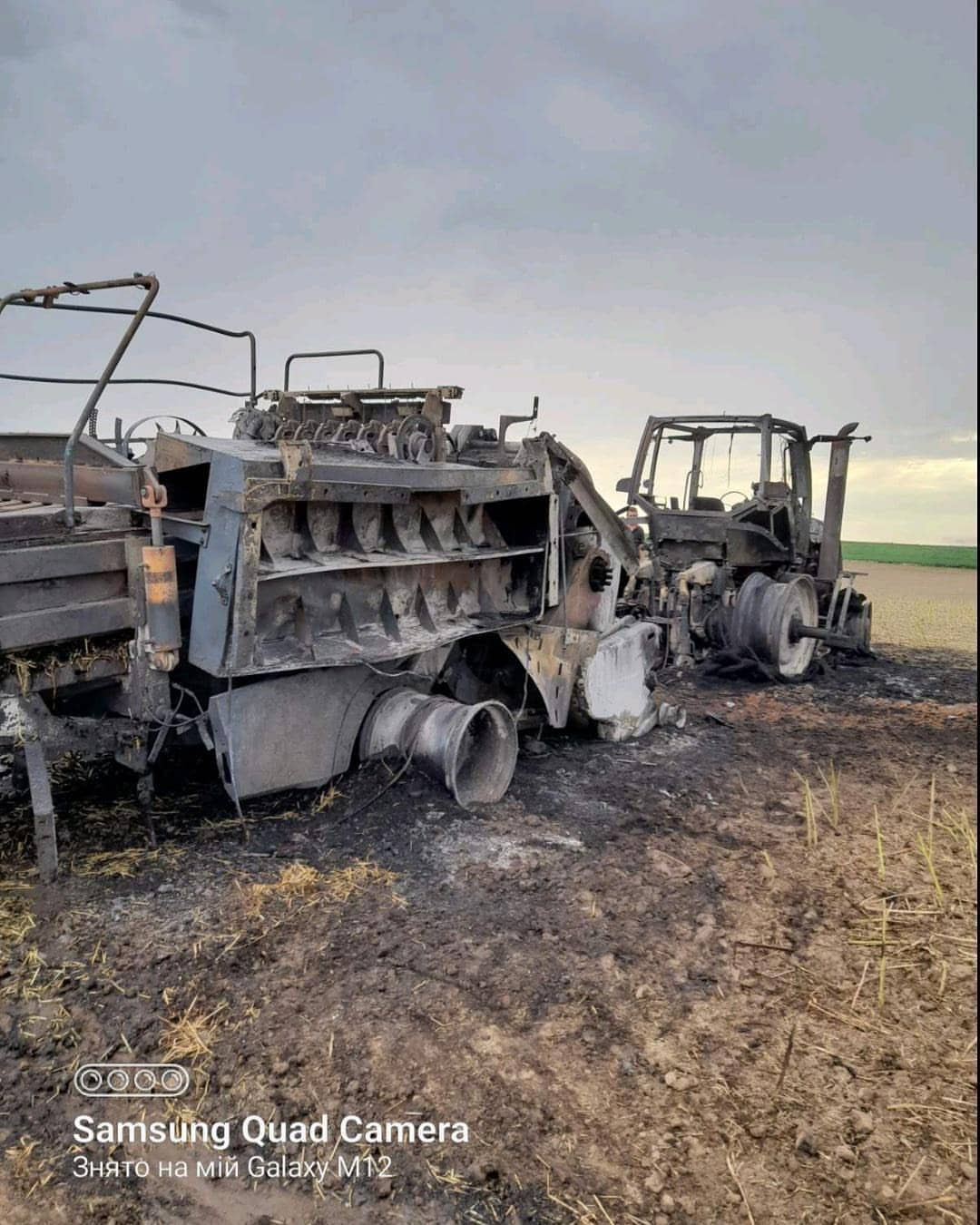 У Воротневі під час жнив згорів трактор (фото, відео)