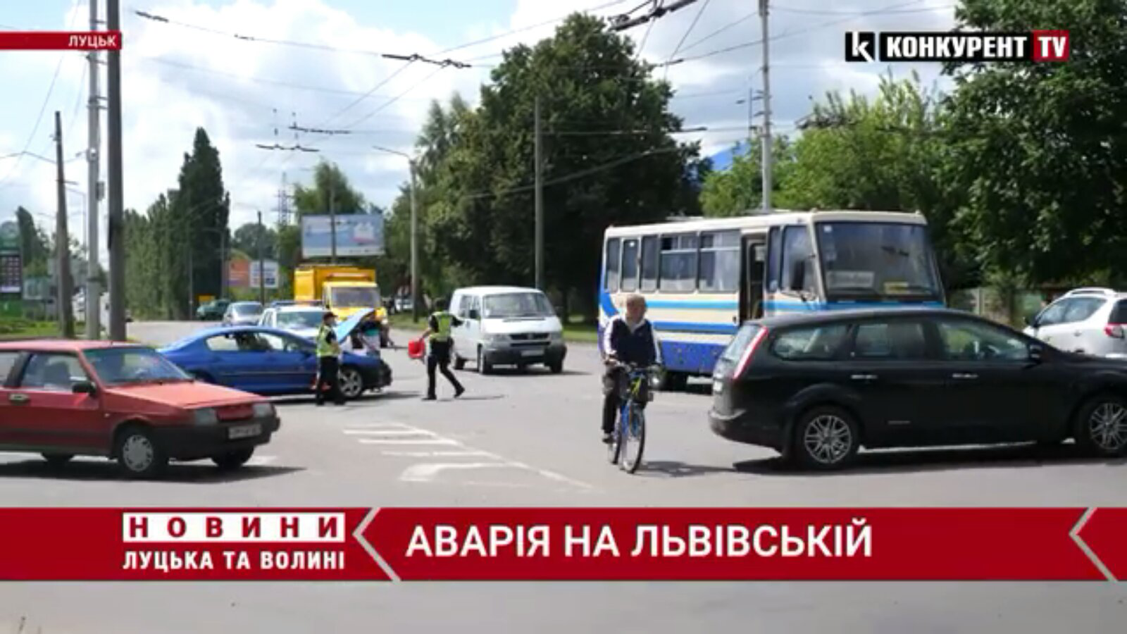 ДТП у Луцьку: зіткнулися рейсовий автобус і легковик (відео)
