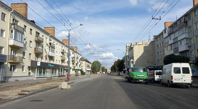Бетонують, асфальтують: що коїться на проспекті Волі у Луцьку (фото)