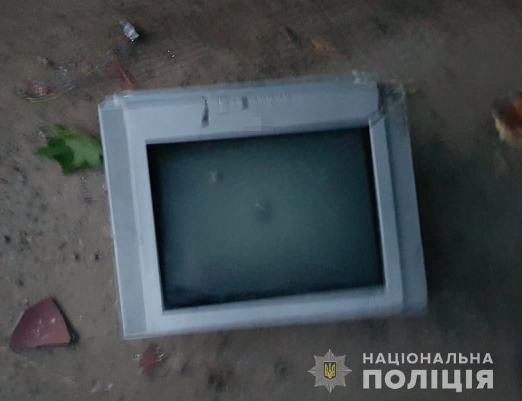 Виніс телевізор: у Луцьку на гарячому зловили крадія (фото)