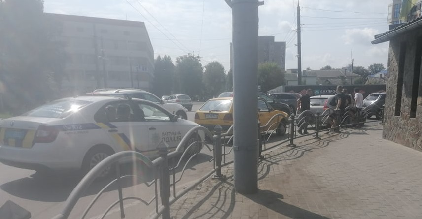 У Луцьку біля «турбокільця» Volkswagen «наздогнав» Citroen (фото)