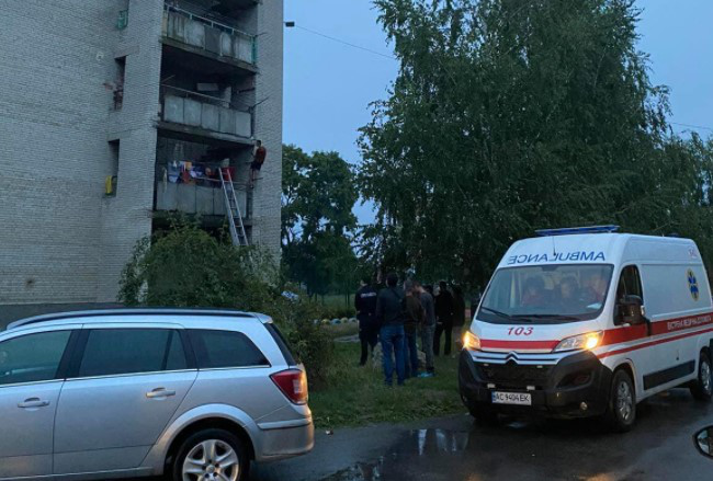 У Нововолинську рятували потенційного самогубця (фото)