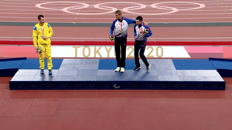 Український легкоатлет відмовився фотографуватися з росіянами на п’єдесталі (фото)