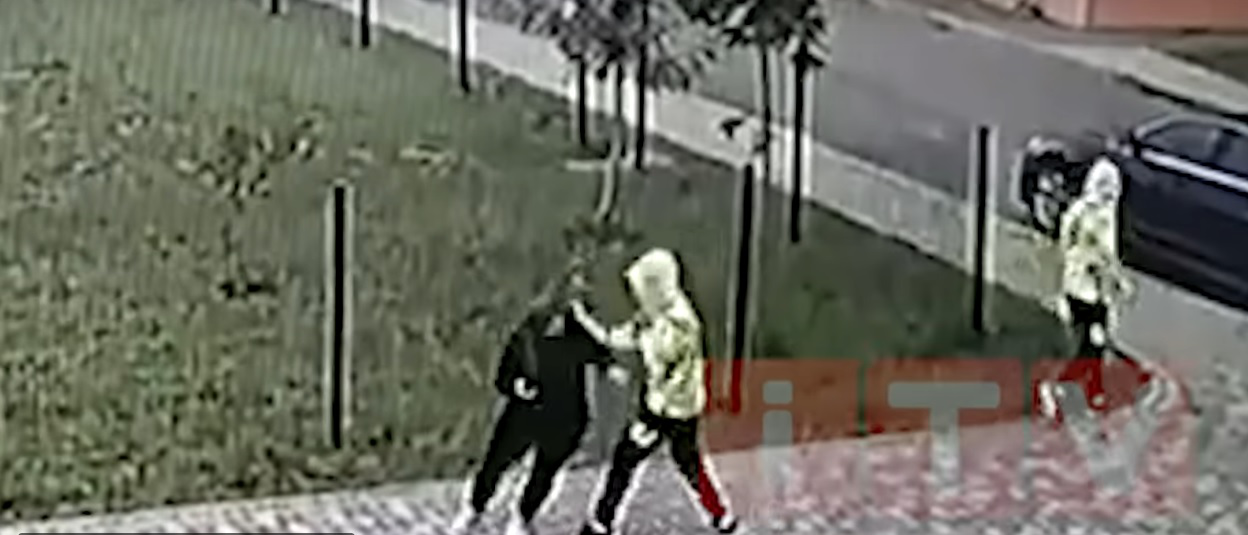 У Рівному заради розваги підлітки з ножем напали на жінку (відео)