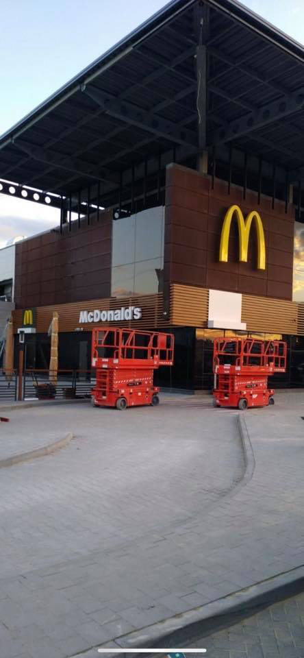 На Луцькому McDonald's вже з'явилася вивіска (фото)