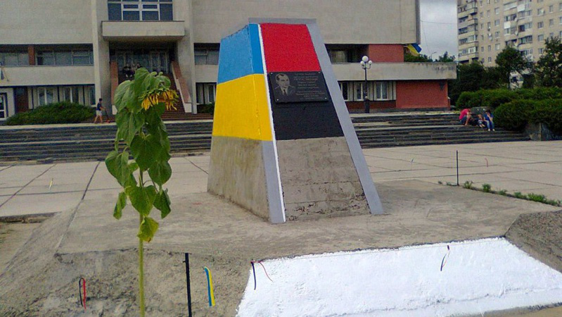 Постамент пам'ятника Степану Бандері у Луцьку знесуть до кінця тижня