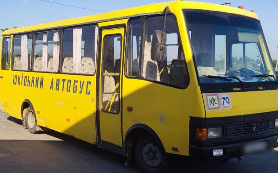 П'яна їзда: волинські патрульні зловили водія шкільного автобуса (відео)