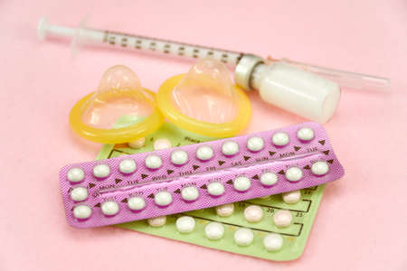 Влада Франції даруватиме контрацептиви дівчатам до 25 років
