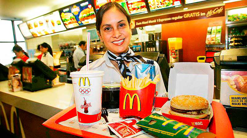 Це не щось «космічне»: які зарплати пропонує працівникам луцький McDonald's (відео)