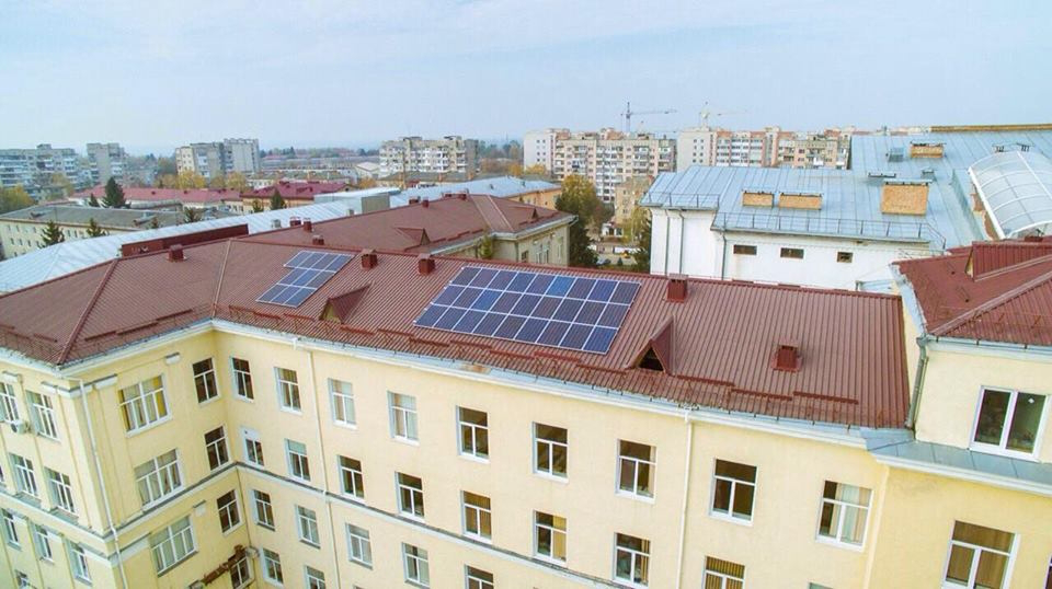 Сонячні батареї Волинської обласної лікарні дають мізерну економію