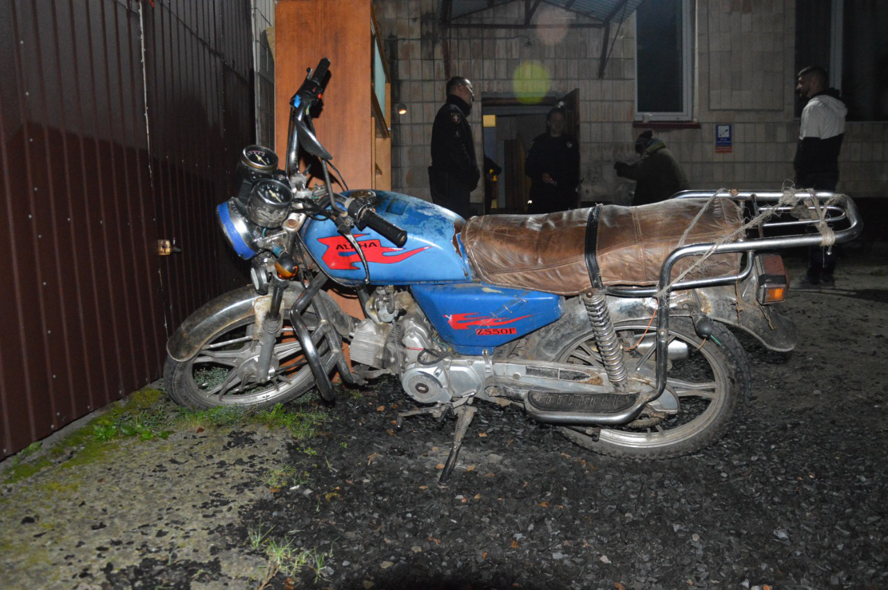 Волинські поліцейські за «гарячими» слідами відшукали вкрадений скутер (фото)