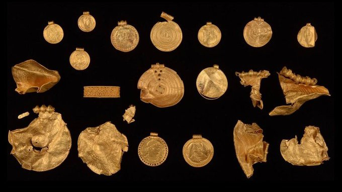 У Данії археолог-початківець знайшов скарб із золота (фото)