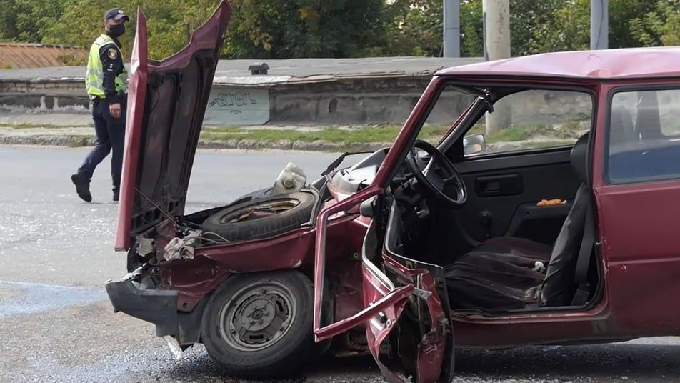 У ДТП на Карпенка-Карого у Луцьку травмувалися водій і пасажири «таврії»