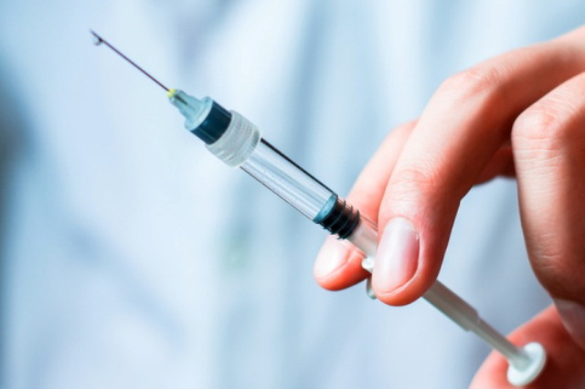 «Вакцинуватися» без вакцини: як і за скільки можна купити «липовий» сертифікат