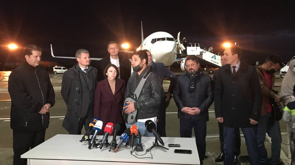 До Києва прибув літак з евакуйованими з Афганістану українцями (відео)